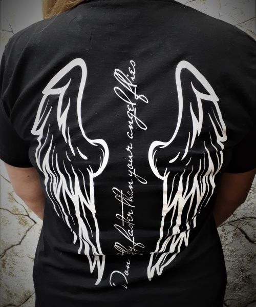 Печать на футболке "Angel"